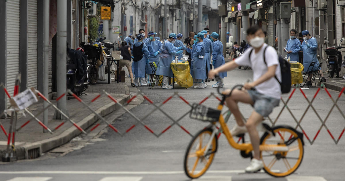China officials apologize for breaking into homes of quarantined COVID patients – CBS News