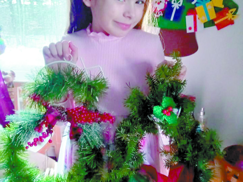 Giving Girl — Second grader likens herself to an elf – The Bridgton News