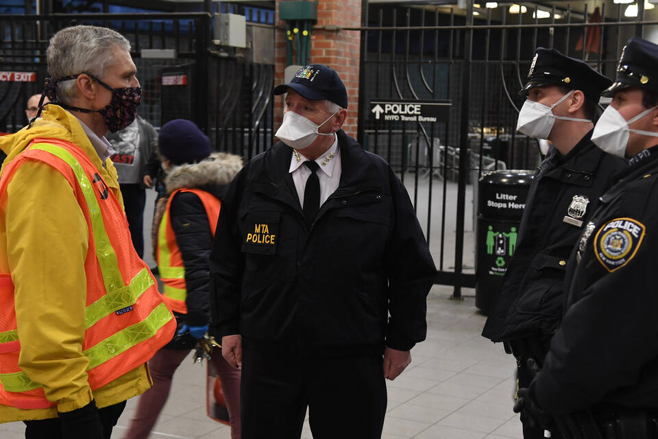 Woman Arrested After Fattaly Stabbing a Man On MTA Bronx bus … – NewsBreak Original
