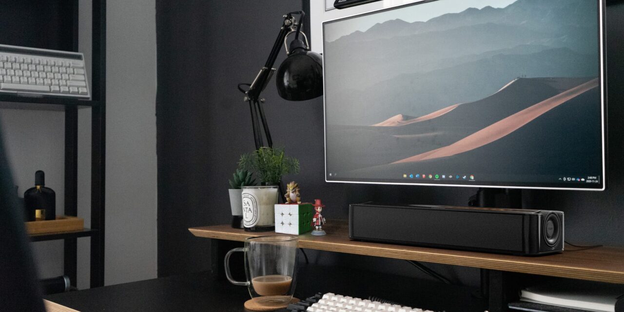 Compact soundbar for the desk
