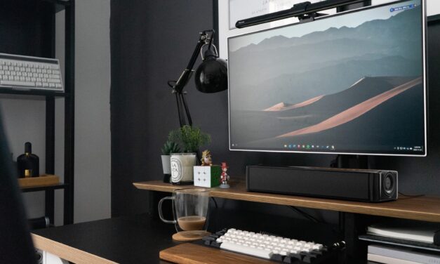 Compact soundbar for the desk